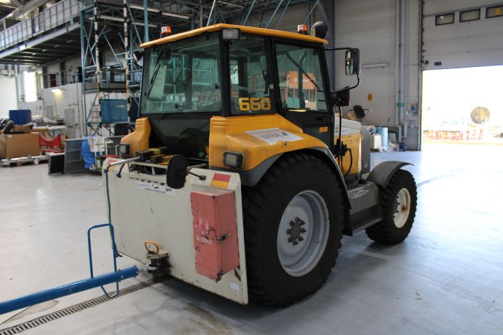 623482-9 Bogseringstraktor Massey Ferguson 660 -97