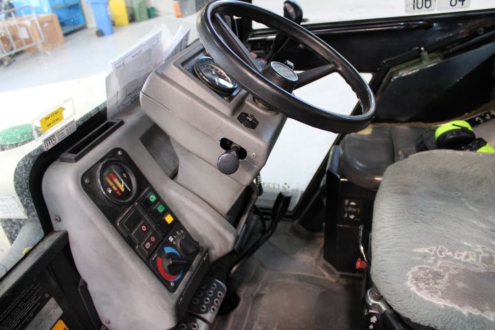 623482-16 Bogseringstraktor Massey Ferguson 660 -97