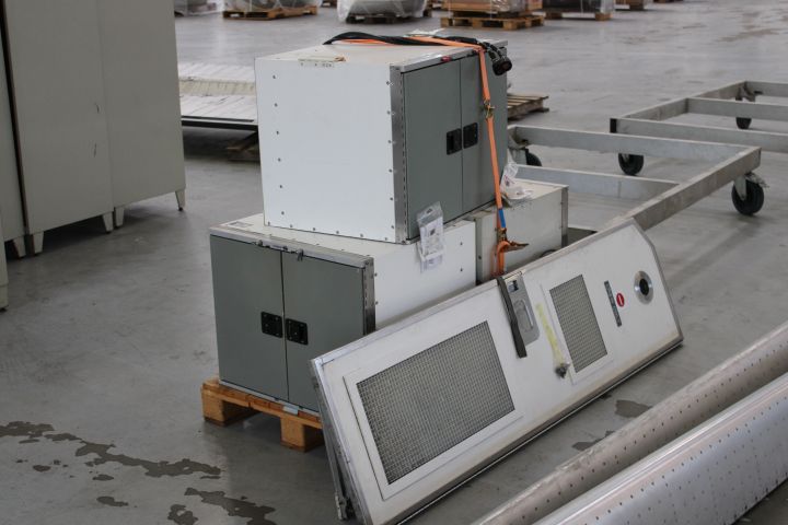 657686-1 Dörr och förvaringslådor från flygplan