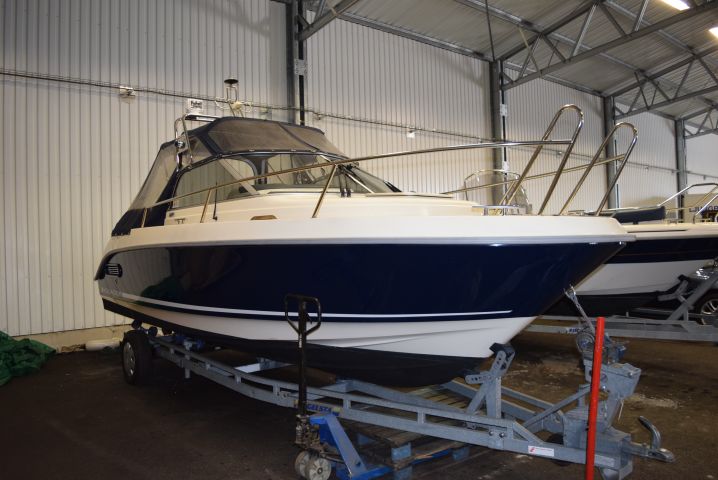 658115-3 Aquador 21 WAs (Mercruiser 5.0L MPI 260 hp) with boat trailer - 2011