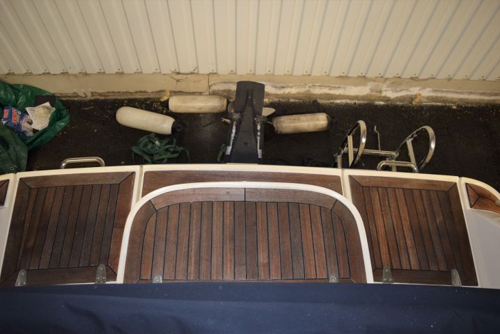 658115-25 Aquador 21 WAs (Mercruiser 5.0L MPI 260 hp) with boat trailer - 2011