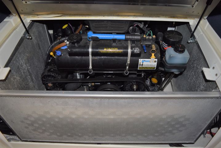 658115-50 Aquador 21 WAs (Mercruiser 5.0L MPI 260 hp) with boat trailer - 2011