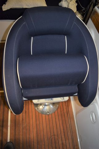 658115-32 Aquador 21 WAs (Mercruiser 5.0L MPI 260 hp) with boat trailer - 2011