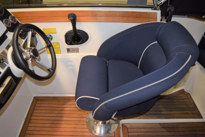 658115-33 Aquador 21 WAs (Mercruiser 5.0L MPI 260 hp) with boat trailer - 2011