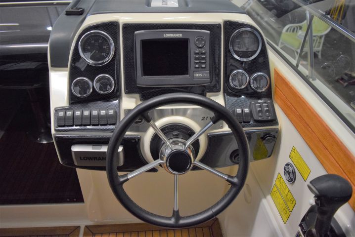 658115-36 Aquador 21 WAs (Mercruiser 5.0L MPI 260 hp) with boat trailer - 2011