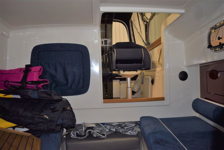 658115-46 Aquador 21 WAs (Mercruiser 5.0L MPI 260 hp) with boat trailer - 2011