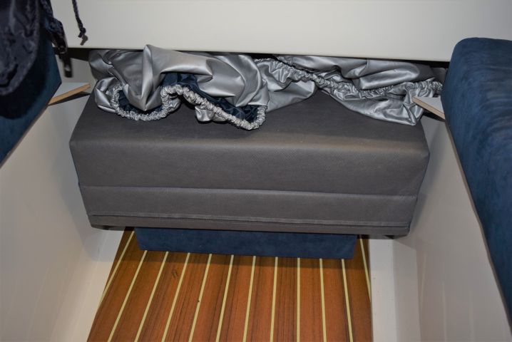 658115-47 Aquador 21 WAs (Mercruiser 5.0L MPI 260 hp) with boat trailer - 2011