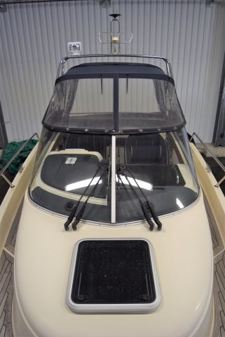 658115-13 Aquador 21 WAs (Mercruiser 5.0L MPI 260 hp) with boat trailer - 2011