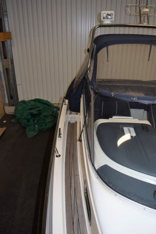 658115-18 Aquador 21 WAs (Mercruiser 5.0L MPI 260 hp) with boat trailer - 2011