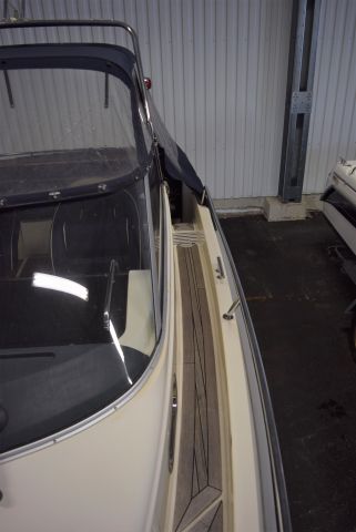 658115-19 Aquador 21 WAs (Mercruiser 5.0L MPI 260 hp) with boat trailer - 2011