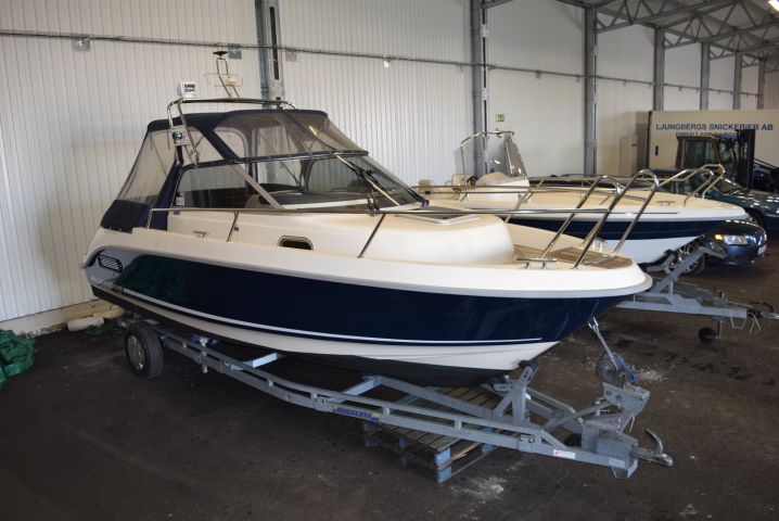 658115-1 Aquador 21 WAs (Mercruiser 5.0L MPI 260 hp) with boat trailer - 2011
