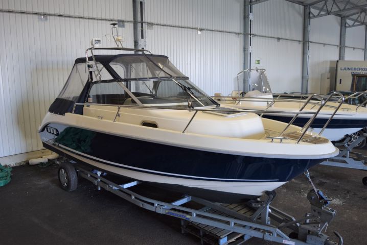 658115-56 Aquador 21 WAs (Mercruiser 5.0L MPI 260 hp) with boat trailer - 2011