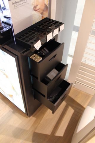 654985-3 2 makeup stands - INIKA / Maria Åberg