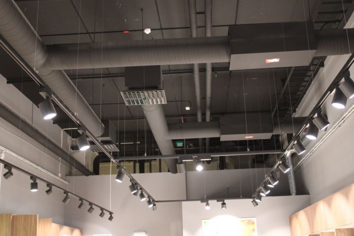 654986-1 Spotlight rails with 52 spotlights