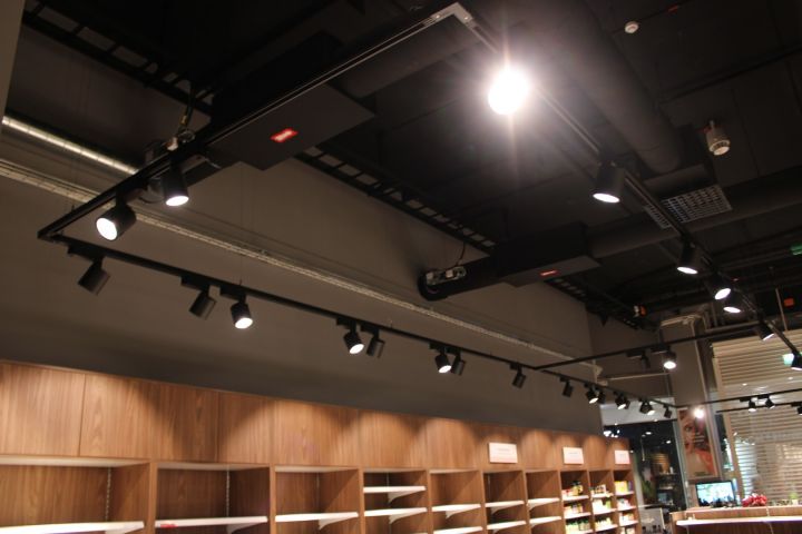 654986-2 Spotlight rails with 52 spotlights