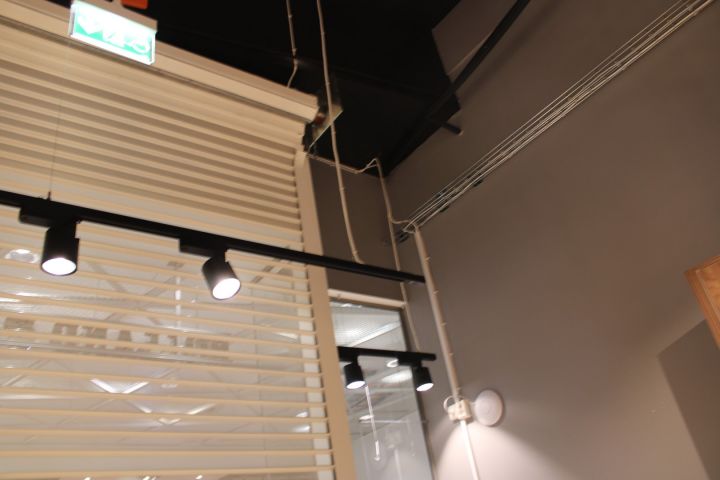 654986-6 Spotlight rails with 52 spotlights