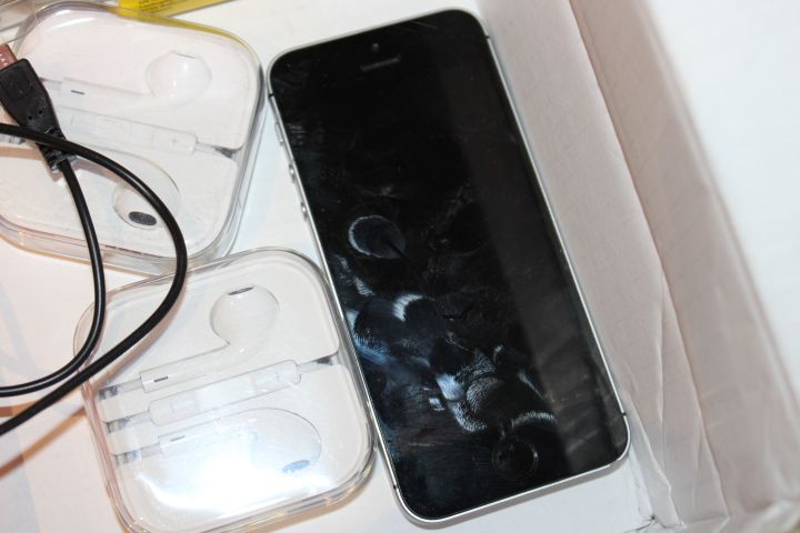 630139-5 IPhone SE, Huawei Y6 PRO & Mobile Accessories