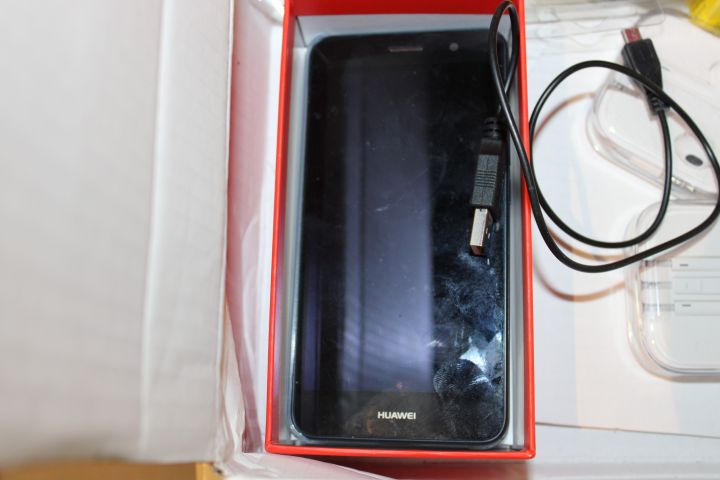 630139-4 IPhone SE, Huawei Y6 PRO & Mobile Accessories