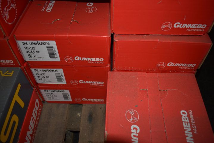 572382-3 Lot with nails from Grunnebo different types