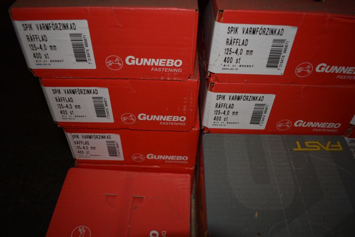572382-4 Lot with nails from Grunnebo different types