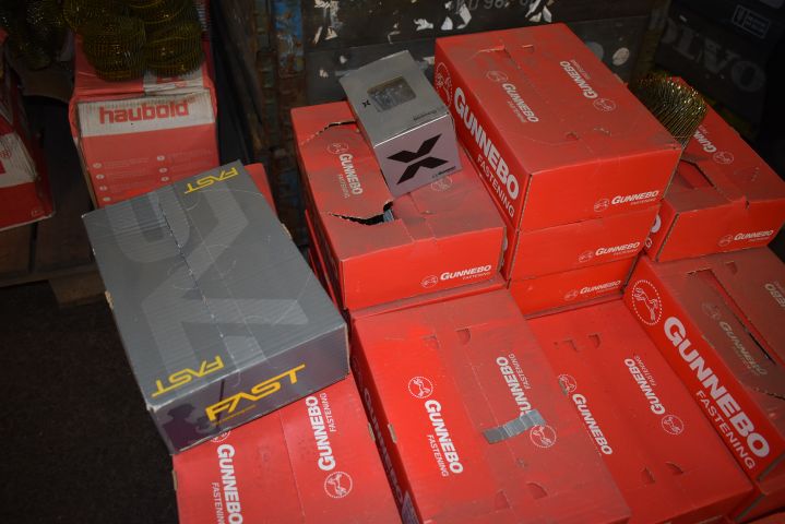 572382-5 Lot with nails from Grunnebo different types