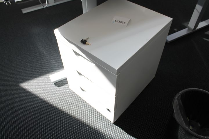 631856-1 Drawer unit on wheels and 3 drawer units