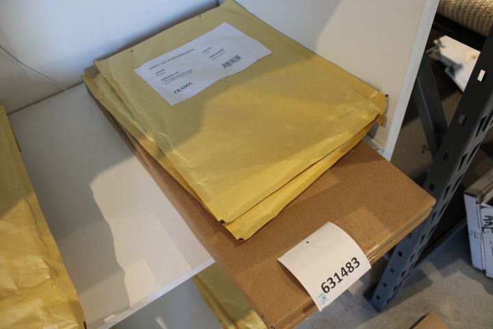 631483-1 2 shelves including consoles, Pharma