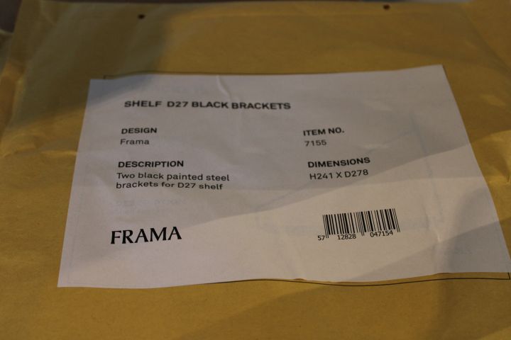 631483-2 2 shelves including consoles, Pharma