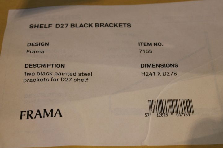 631483-3 2 shelves including consoles, Pharma