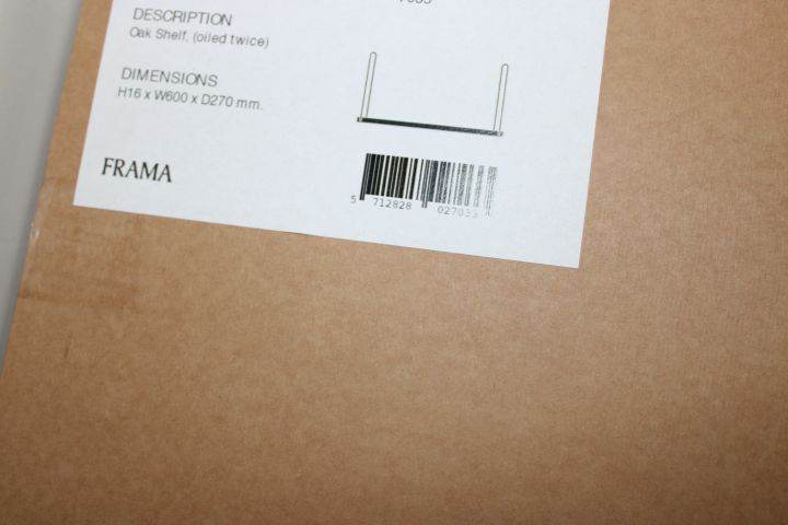 631483-6 2 shelves including consoles, Pharma