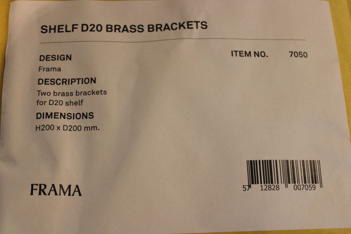 631484-4 3 shelves including consoles, Pharma