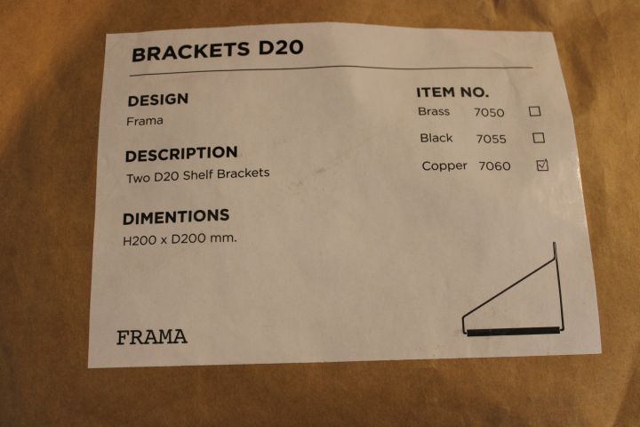 631484-5 3 shelves including consoles, Pharma