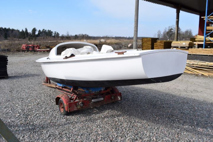 386780-3 Sailboat Fajak F12 incl trailer