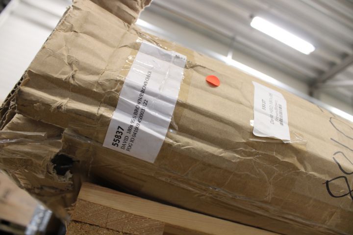 657485-4 Party with headboards (Hästens, Åkeson, Jensen and others)