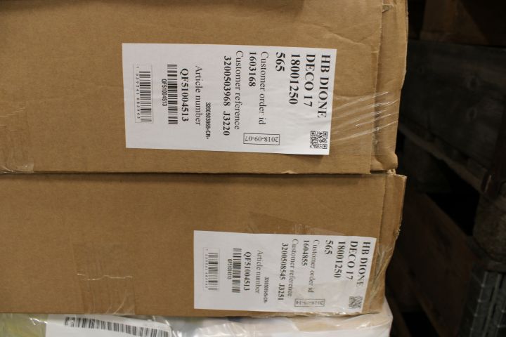 657485-6 Party with headboards (Hästens, Åkeson, Jensen and others)