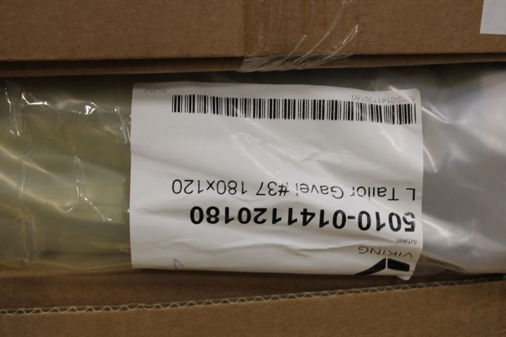 657485-7 Party with headboards (Hästens, Åkeson, Jensen and others)