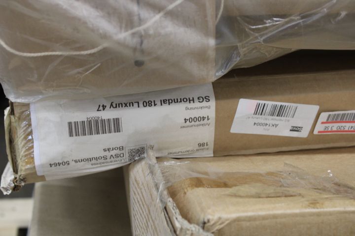 657485-10 Party with headboards (Hästens, Åkeson, Jensen and others)