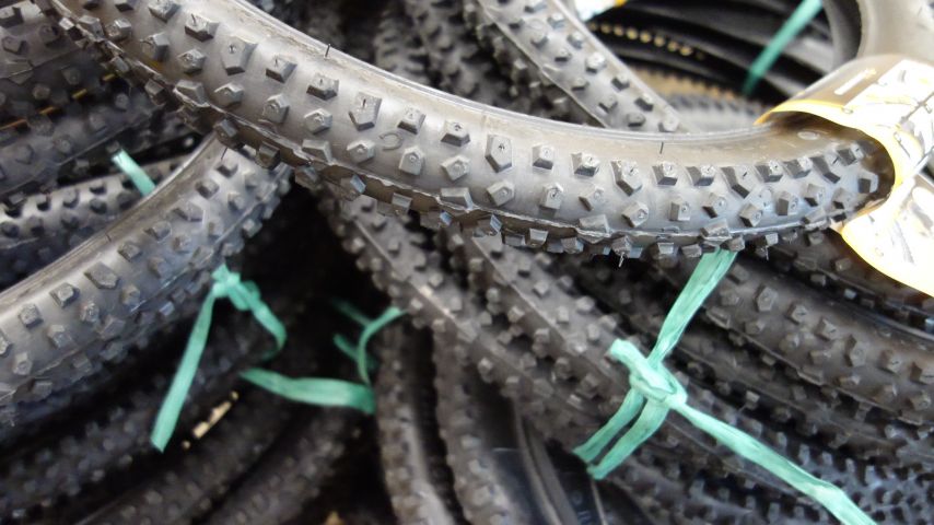 658427-2 approximately 50 bicycle tires Continental Explorer 20 "