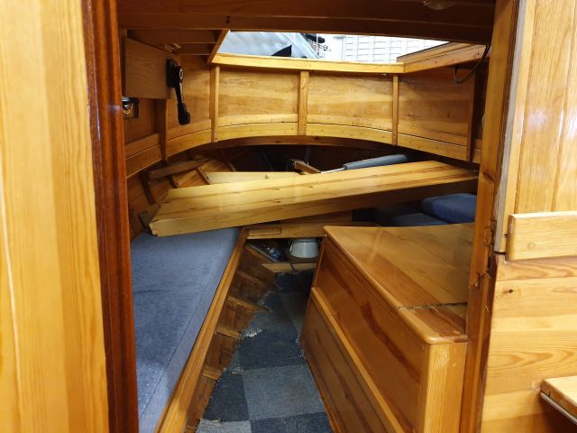 652104-11 Träbåt kutter i unikt skick