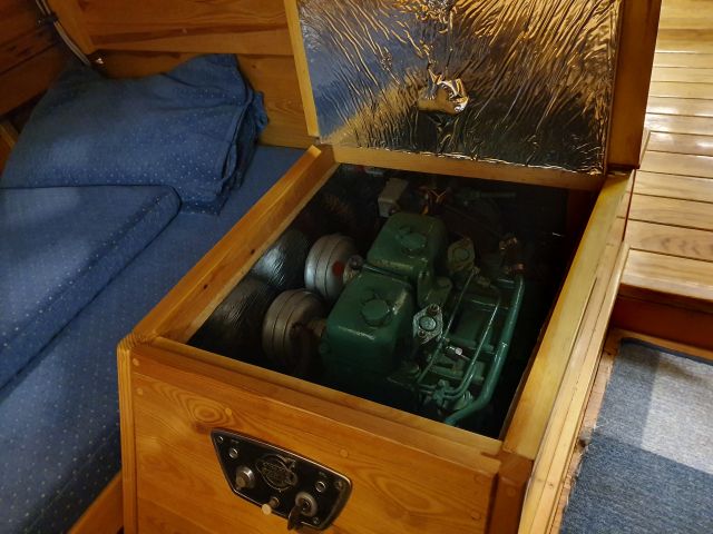 652104-12 Träbåt kutter i unikt skick