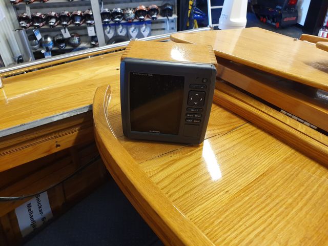 652104-13 Träbåt kutter i unikt skick