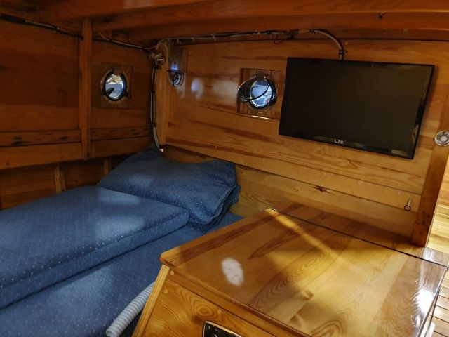 652104-18 Träbåt kutter i unikt skick