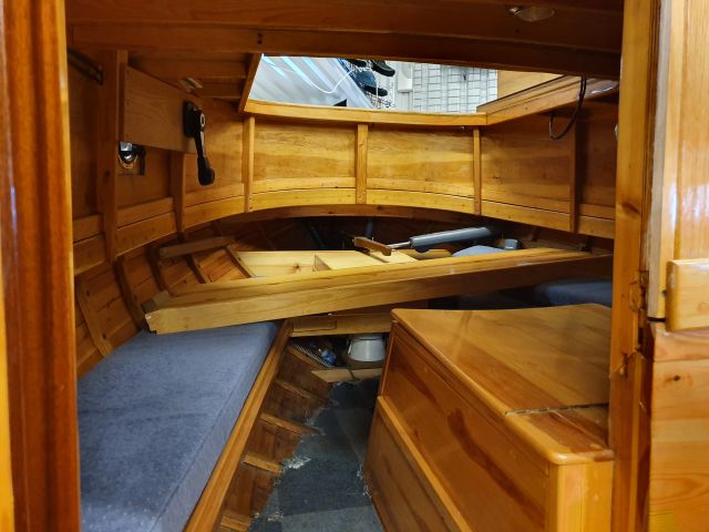 652104-17 Träbåt kutter i unikt skick