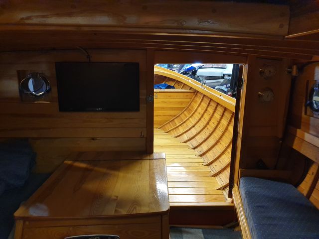 652104-22 Träbåt kutter i unikt skick