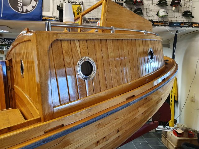 652104-29 Träbåt kutter i unikt skick