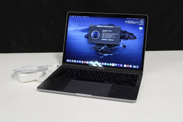 631600-1 MacBook Pro 13 2017 with charger