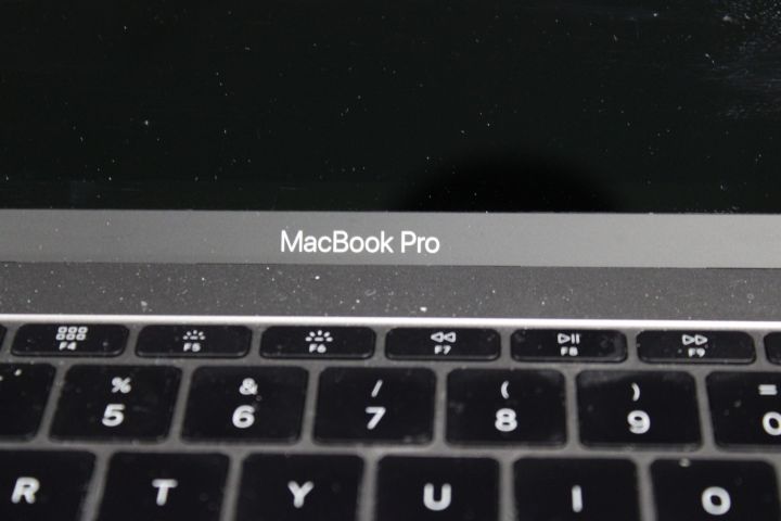 631600-3 MacBook Pro 13 2017 with charger