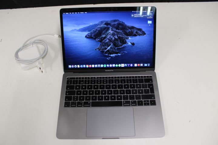 631600-4 MacBook Pro 13 2017 with charger