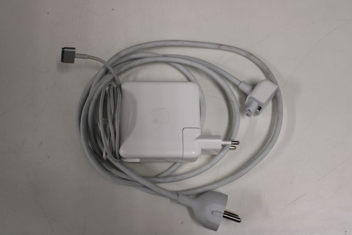 631601-2 MacBook Pro 15 2015 with charger