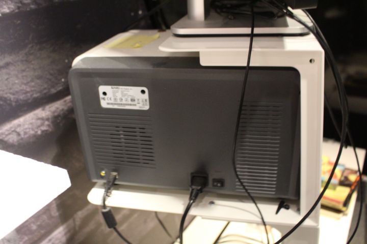 632018-4 iD Station - Passport photo booth with system camera